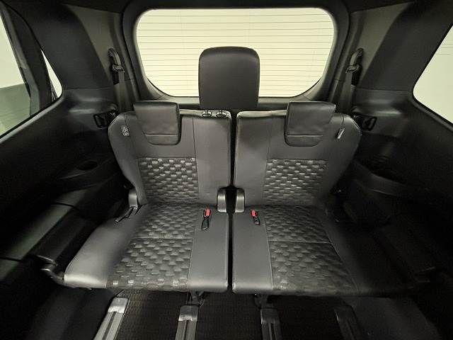 TOYOTA VOXY HYBRID 2024