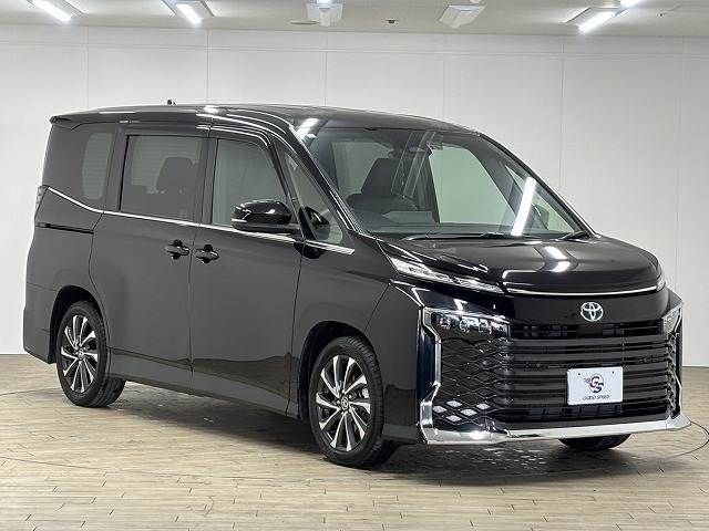 TOYOTA VOXY HYBRID 2024