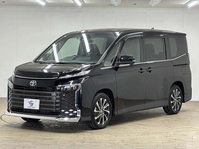 TOYOTA VOXY HYBRID 2024