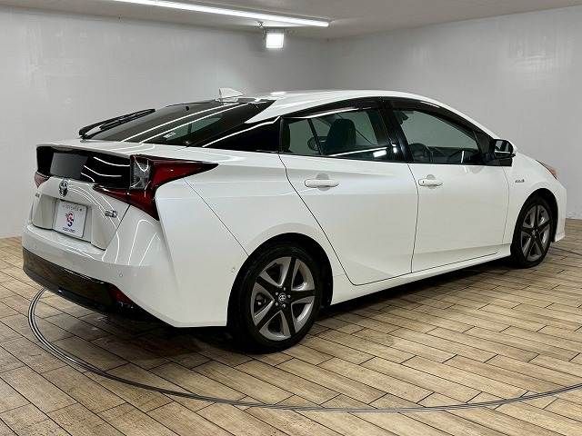 TOYOTA PRIUS 2019