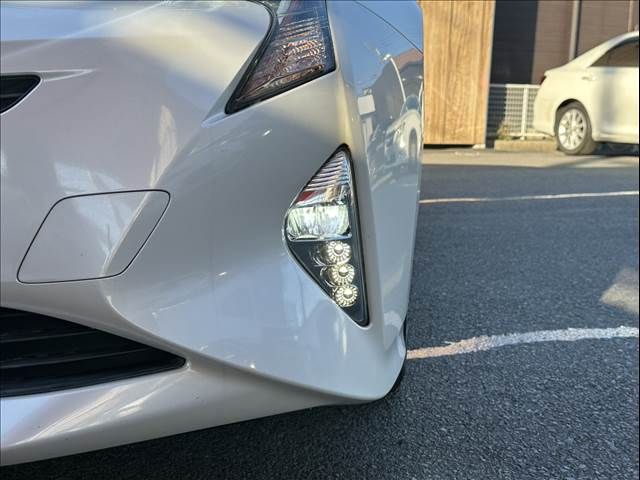 TOYOTA PRIUS 2016