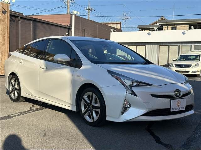 TOYOTA PRIUS 2016