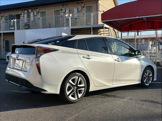 TOYOTA PRIUS 2016