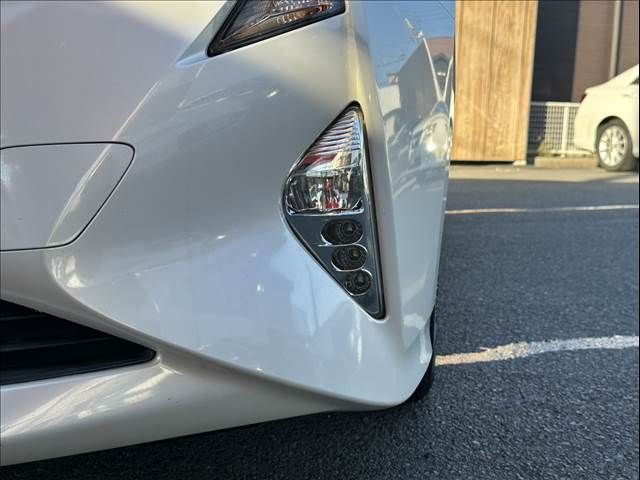 TOYOTA PRIUS 2016