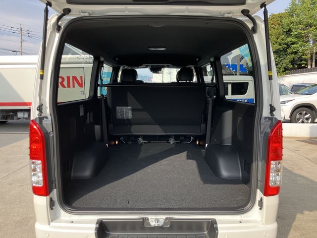 TOYOTA HIACE van 4WD 2025