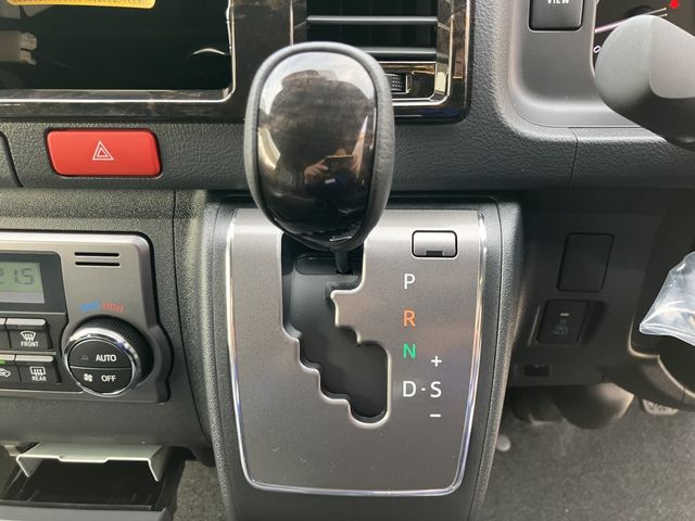 TOYOTA HIACE van 4WD 2025