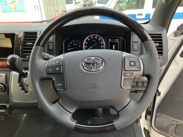 TOYOTA HIACE van 4WD 2025