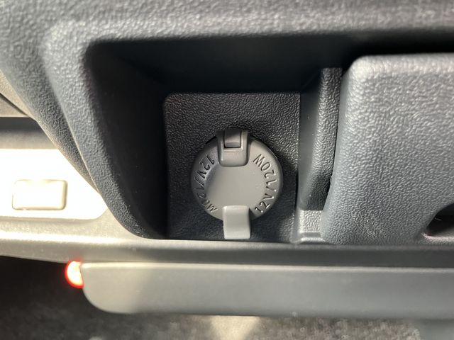 TOYOTA HIACE van 4WD 2025