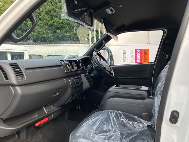 TOYOTA HIACE van 4WD 2025