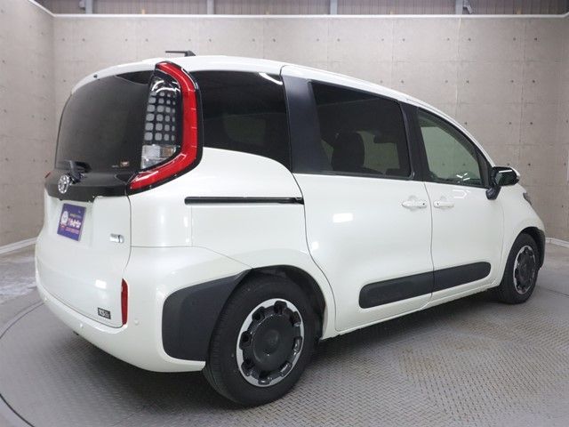 TOYOTA SIENTA HYBRID 2022
