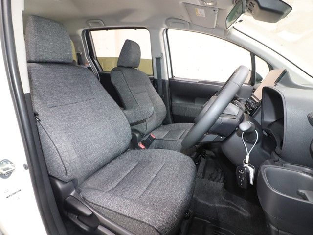 TOYOTA SIENTA HYBRID 2022