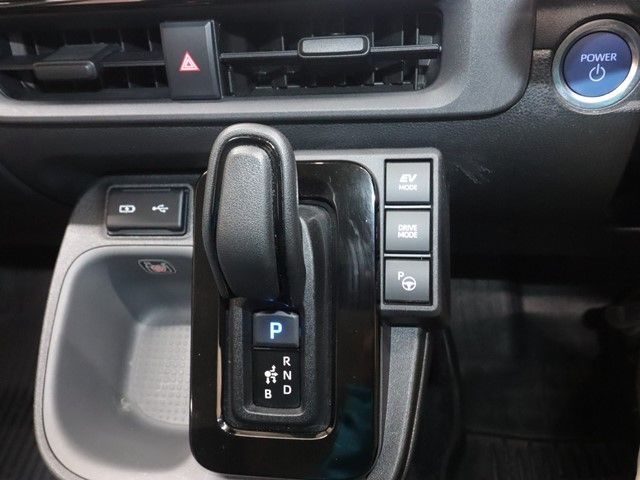 TOYOTA SIENTA HYBRID 2022