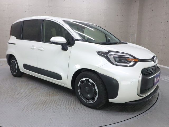 TOYOTA SIENTA HYBRID 2022