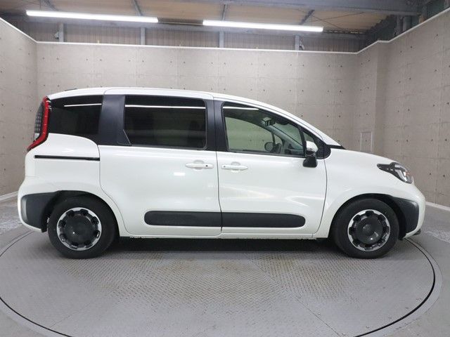 TOYOTA SIENTA HYBRID 2022