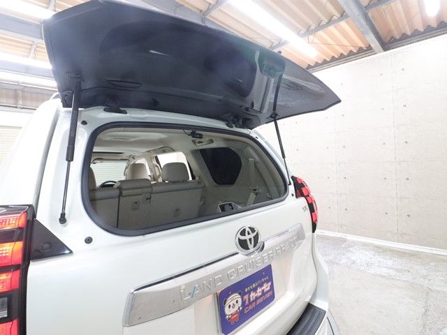 TOYOTA LANDCRUISER PRADO 2022