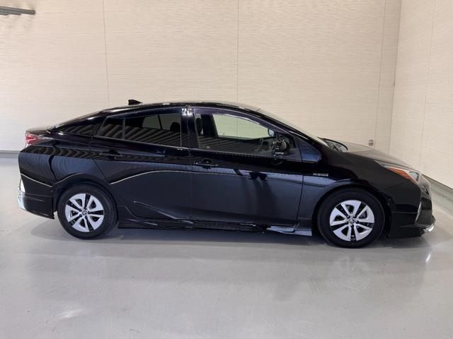 TOYOTA PRIUS 2018