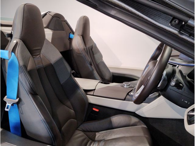 BMW BMW i8 ROADSTAR 2018