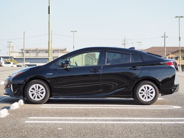 TOYOTA PRIUS 2018