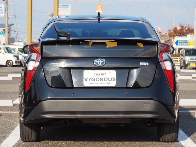 TOYOTA PRIUS 2018