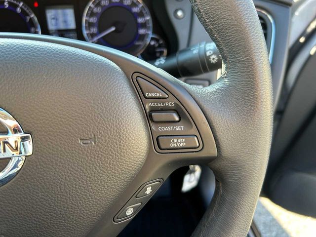 NISSAN SKYLINE CROSSOVER 2015