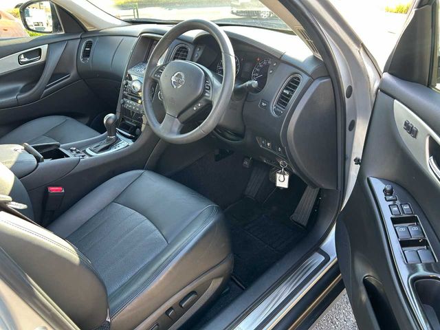 NISSAN SKYLINE CROSSOVER 2015