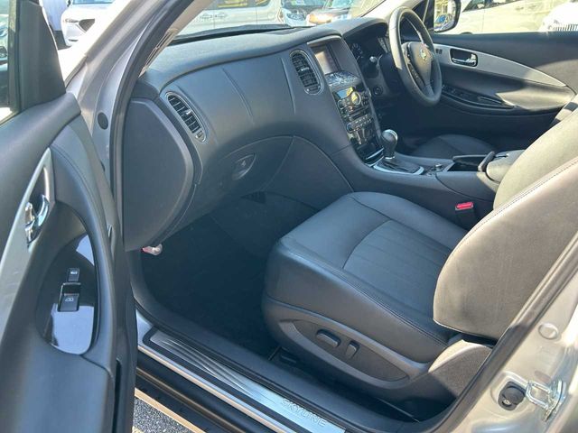 NISSAN SKYLINE CROSSOVER 2015