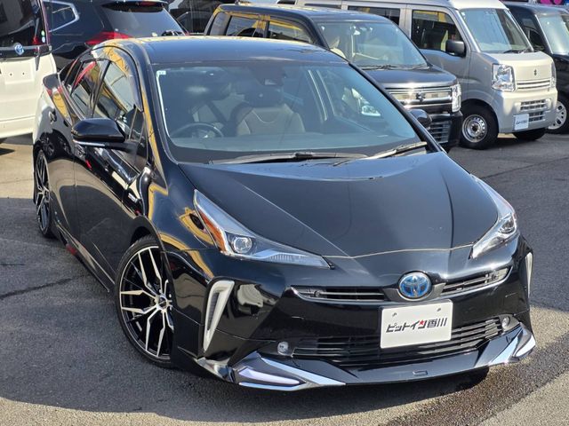 TOYOTA PRIUS 2019