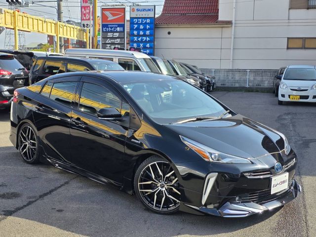 TOYOTA PRIUS 2019