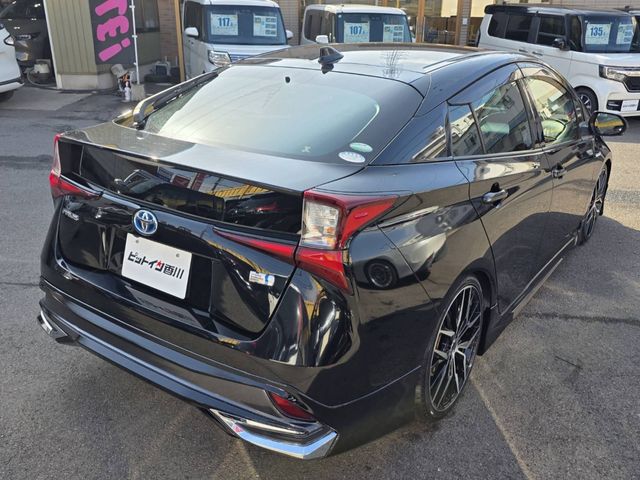 TOYOTA PRIUS 2019