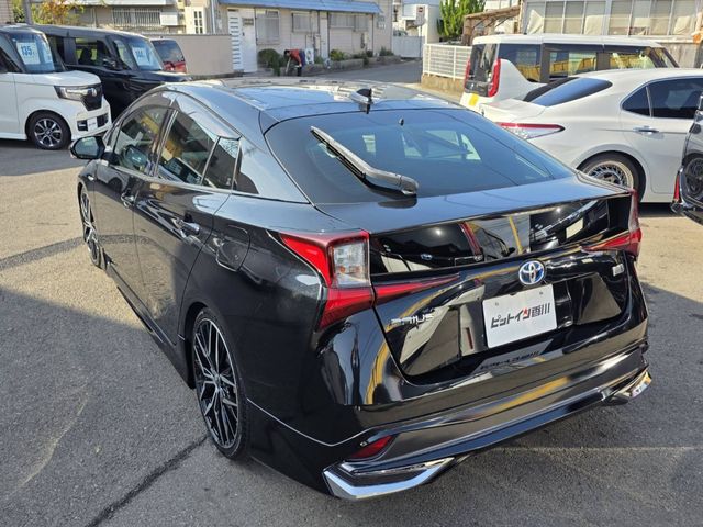 TOYOTA PRIUS 2019