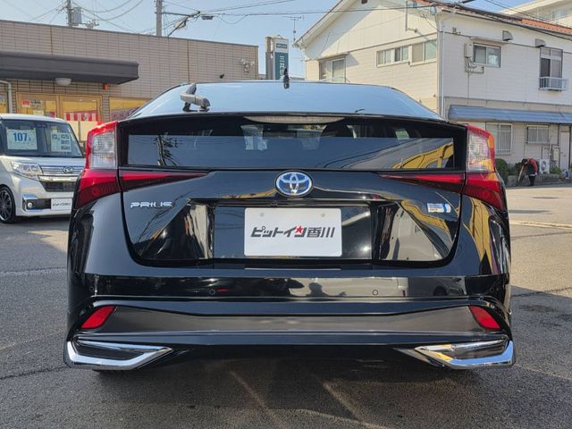 TOYOTA PRIUS 2019