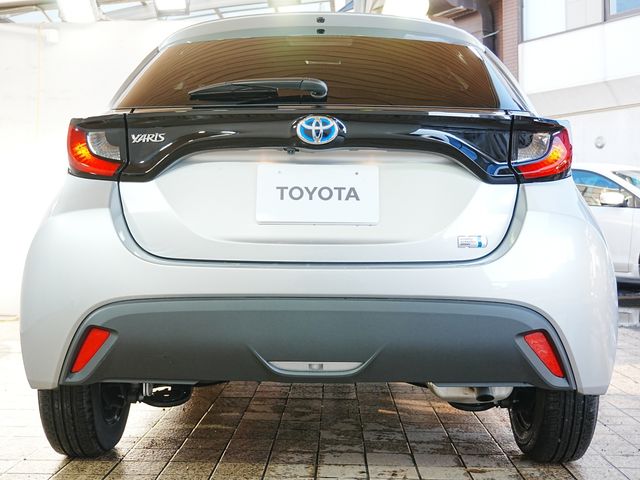 TOYOTA YARIS HYBRID 2023