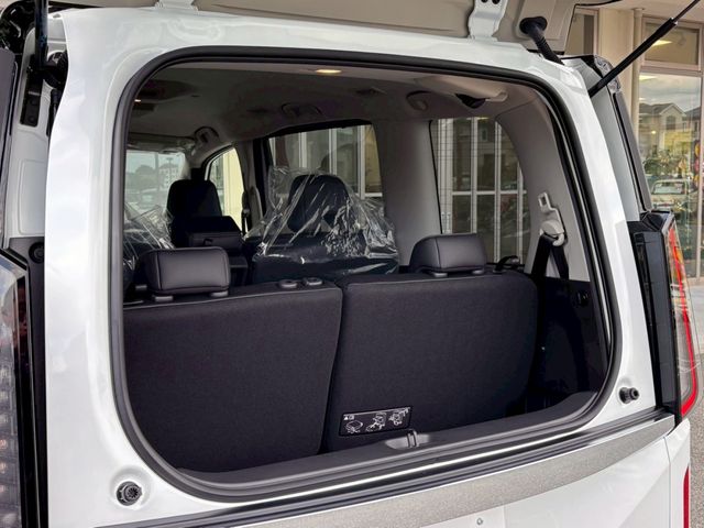 NISSAN SERENA  WG 2025