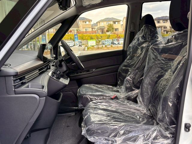 NISSAN SERENA  WG 2025