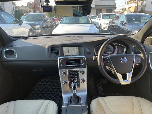 VOLVO VOLVO V60 2016