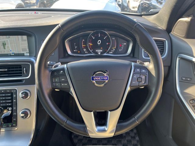 VOLVO VOLVO V60 2016