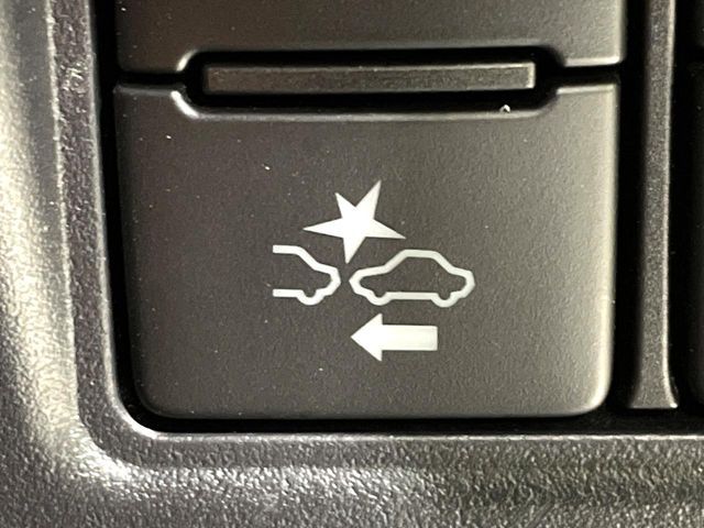 TOYOTA VOXY HYBRID 2020