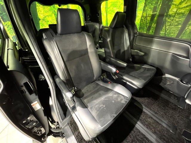 TOYOTA VOXY HYBRID 2020