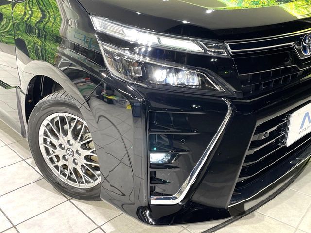 TOYOTA VOXY HYBRID 2020