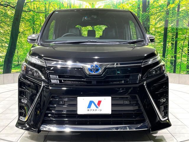 TOYOTA VOXY HYBRID 2020