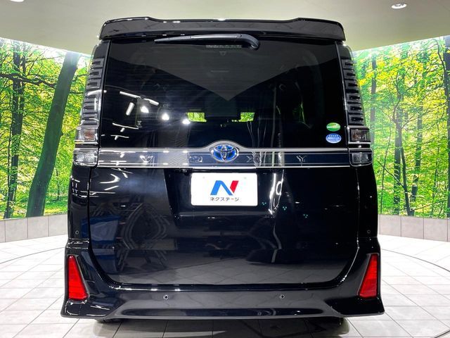 TOYOTA VOXY HYBRID 2020