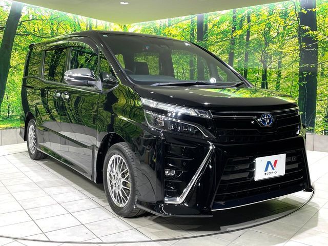 TOYOTA VOXY HYBRID 2020