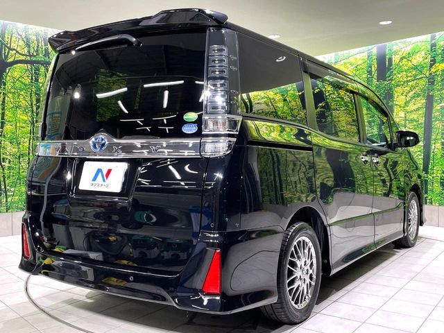 TOYOTA VOXY HYBRID 2020