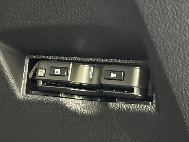 TOYOTA PRIUS 4WD 2019