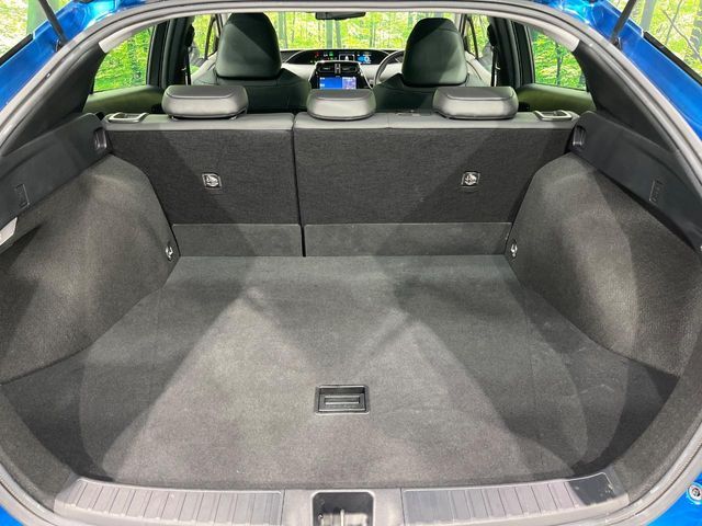 TOYOTA PRIUS 4WD 2019