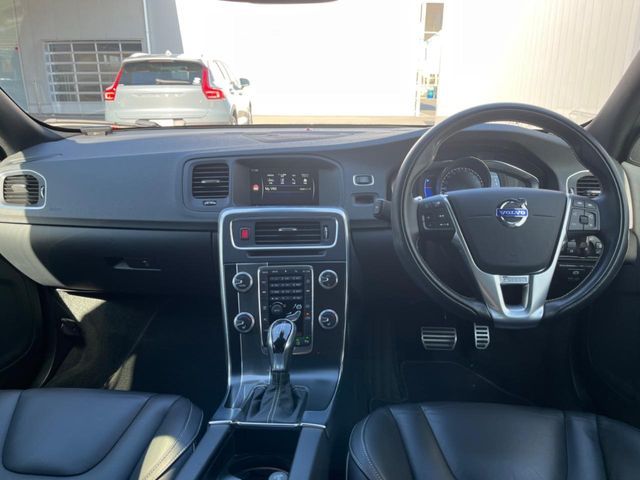 VOLVO VOLVO V60 2015