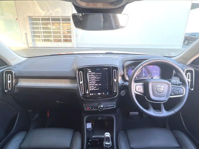 VOLVO VOLVO XC40 2023