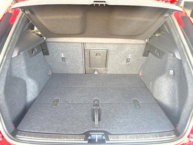 VOLVO VOLVO XC40 2023