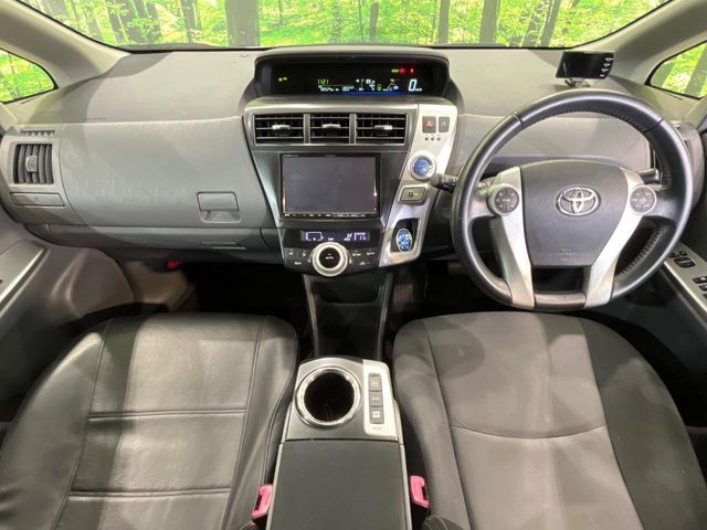 TOYOTA PRIUS Alpha 2012