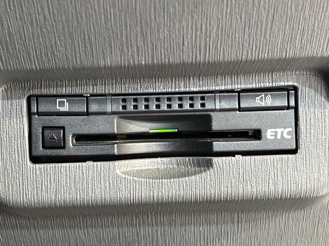 TOYOTA PRIUS Alpha 2012